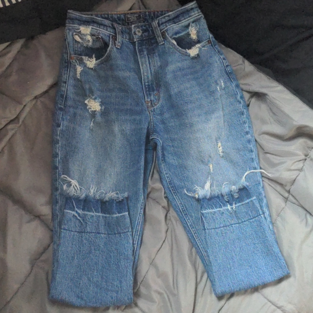 Abercrombie and Fitch mom jean